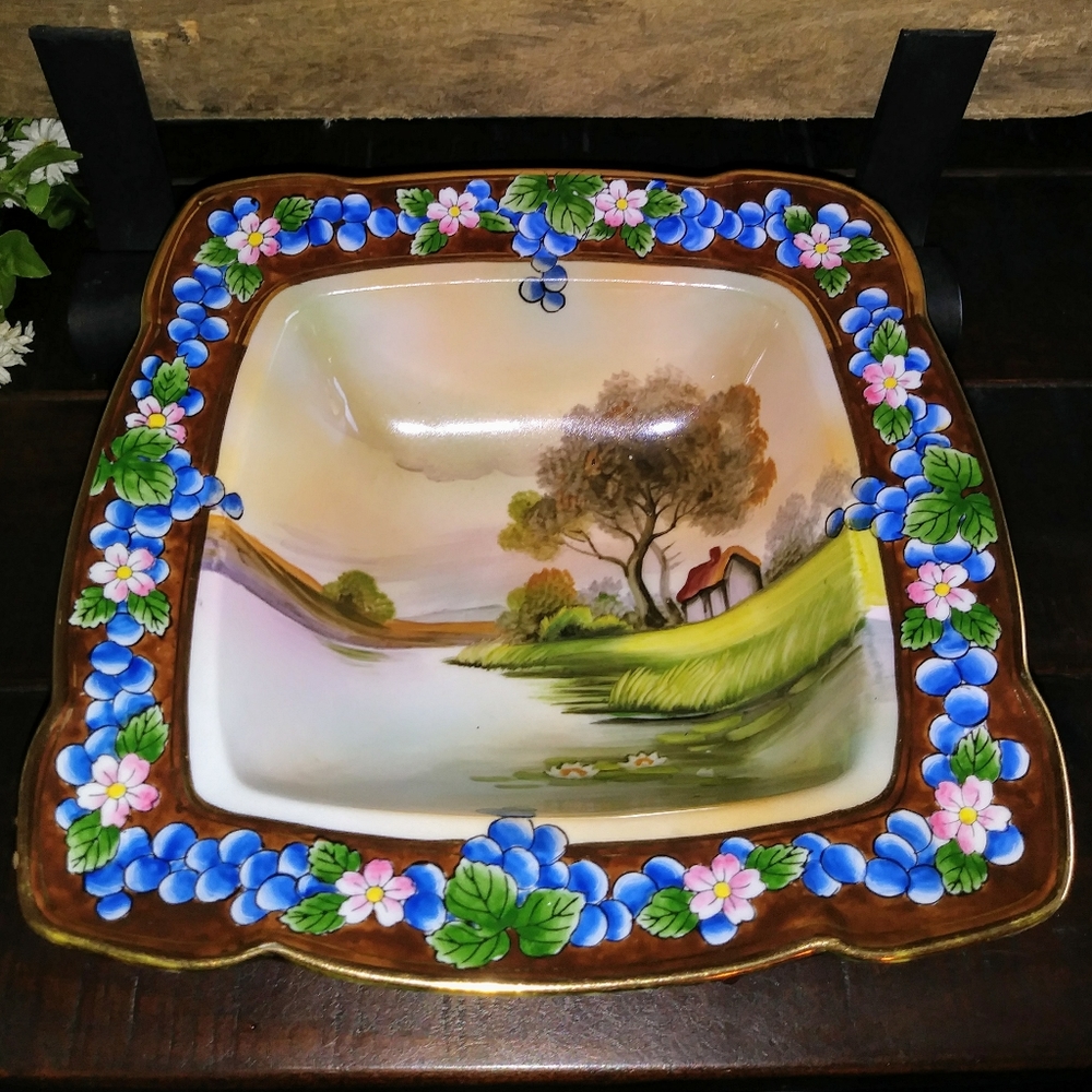 Nippon square bowl